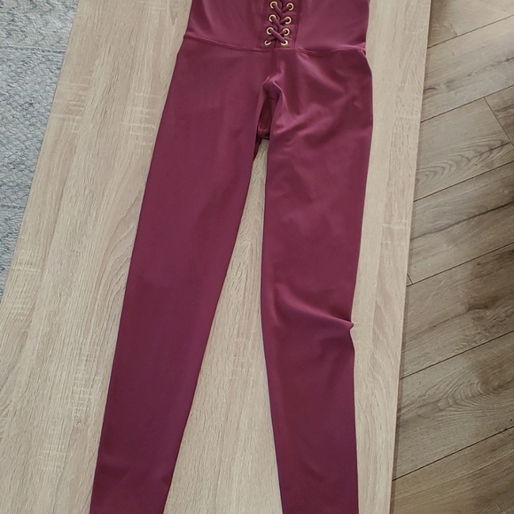 Strut This Pants - NWOT  Strut This yoga pants, Small.